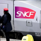 SNCF Voyageurs a présenté tout à l’heure la livrée qui habillera les futures rames du TGV M, ce “train du futur” attendu pour le second semestre 2025.